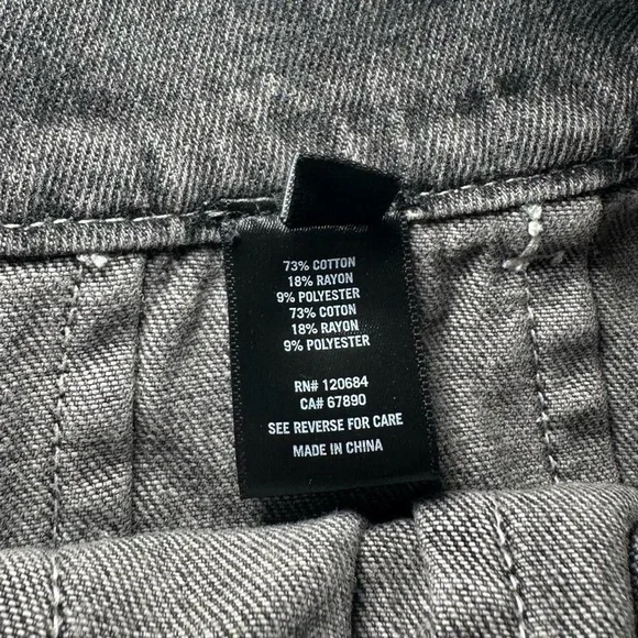 Mall Goth Hot Topic Black Denim Mini Skirt with Chain Accent Emo Grunge - Picture 6 of 7